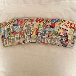 Vintage lot of 18 Archie Digest Library various titles see photos.Used condition